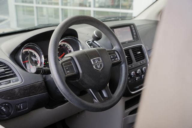 2017 Dodge Grand Caravan SE 7-PASSENGER / CLEAN CARFAX / REAR DVD | Austin, TX | Rocky Mountain Truck Stop Austin