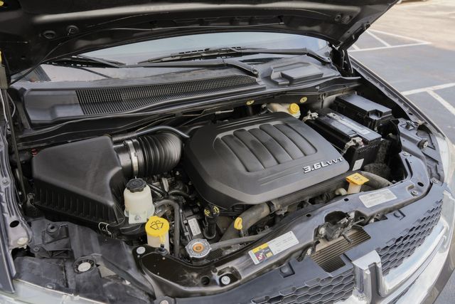 2017 Dodge Grand Caravan SE 7-PASSENGER / CLEAN CARFAX / REAR DVD | Austin, TX | Rocky Mountain Truck Stop Austin