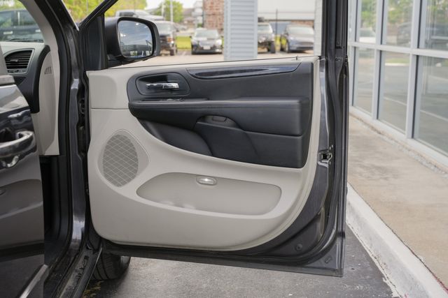 2017 Dodge Grand Caravan SE 7-PASSENGER / CLEAN CARFAX / REAR DVD | Austin, TX | Rocky Mountain Truck Stop Austin