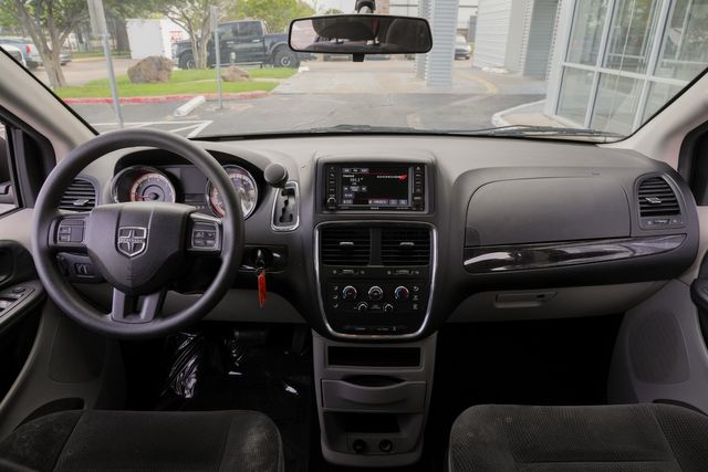 2017 Dodge Grand Caravan SE 7-PASSENGER / CLEAN CARFAX / REAR DVD | Austin, TX | Rocky Mountain Truck Stop Austin