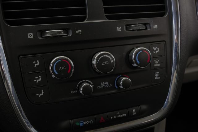 2017 Dodge Grand Caravan SE 7-PASSENGER / CLEAN CARFAX / REAR DVD | Austin, TX | Rocky Mountain Truck Stop Austin