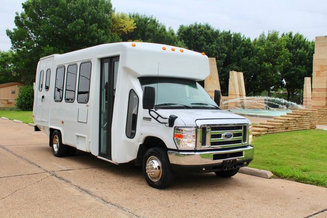 2017 Ford E450 15 Passenger Dimond Coach Bus W/ Wheelchair Lift | Irving, Texas | Lonestar Automart Inc. 2017 Ford E450 15 Passenger Dimond Coach Bus W/ Wheelchair Lift | Irving, Texas | Lonestar Automart Inc.