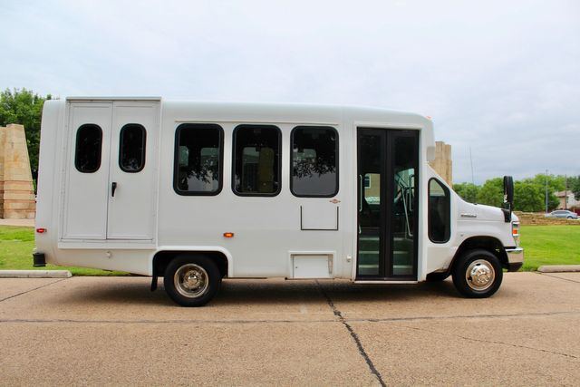 2017 Ford E450 15 Passenger Dimond Coach Bus W/ Wheelchair Lift | Irving, Texas | Lonestar Automart Inc. 2017 Ford E450 15 Passenger Dimond Coach Bus W/ Wheelchair Lift | Irving, Texas | Lonestar Automart Inc.