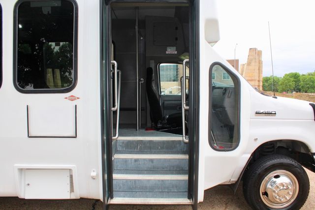 2017 Ford E450 15 Passenger Dimond Coach W/ Wheelchair Lift | Irving, Texas | Lonestar Automart Inc. 2017 Ford E450 15 Passenger Dimond Coach W/ Wheelchair Lift | Irving, Texas | Lonestar Automart Inc.