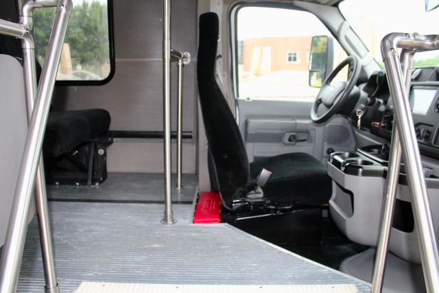 2017 Ford E450 15 Passenger Dimond Coach W/ Wheelchair Lift | Irving, Texas | Lonestar Automart Inc. 2017 Ford E450 15 Passenger Dimond Coach W/ Wheelchair Lift | Irving, Texas | Lonestar Automart Inc.