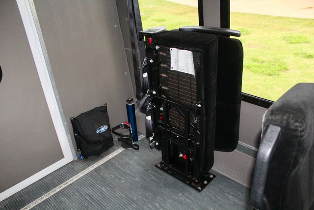 2017 Ford E450 15 Passenger Dimond Coach W/ Wheelchair Lift | Irving, Texas | Lonestar Automart Inc. 2017 Ford E450 15 Passenger Dimond Coach W/ Wheelchair Lift | Irving, Texas | Lonestar Automart Inc.