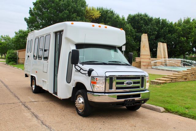 2017 Ford E450 15 Passenger Dimond Coach W/ Wheelchair Lift | Irving, Texas | Lonestar Automart Inc.
