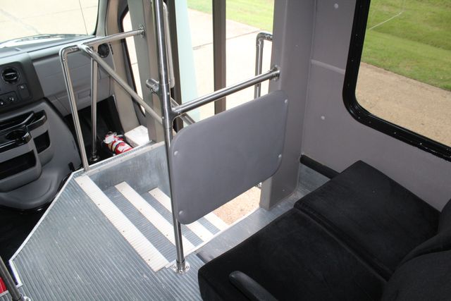 2017 Ford E450 15 Passenger Dimond Coach Bus W/ Wheelchair Lift | Irving, Texas | Lonestar Automart Inc. 2017 Ford E450 15 Passenger Dimond Coach Bus W/ Wheelchair Lift | Irving, Texas | Lonestar Automart Inc.