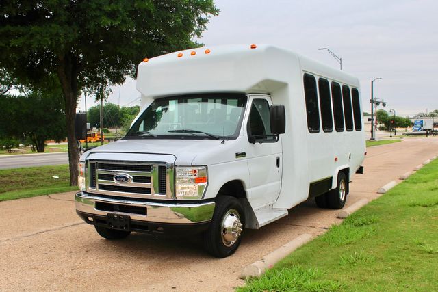 2017 Ford E450 15 Passenger Dimond Coach Bus W/ Wheelchair Lift | Irving, Texas | Lonestar Automart Inc. 2017 Ford E450 15 Passenger Dimond Coach Bus W/ Wheelchair Lift | Irving, Texas | Lonestar Automart Inc.