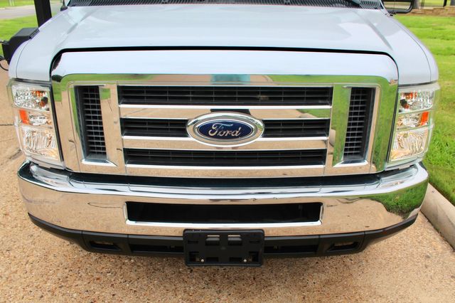 2017 Ford E450 15 Passenger Dimond Coach W/ Wheelchair Lift | Irving, Texas | Lonestar Automart Inc. 2017 Ford E450 15 Passenger Dimond Coach W/ Wheelchair Lift | Irving, Texas | Lonestar Automart Inc.