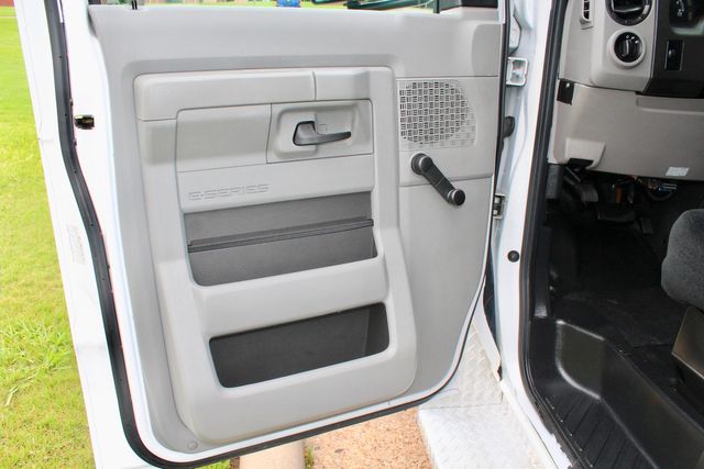 2017 Ford E450 15 Passenger Dimond Coach W/ Wheelchair Lift | Irving, Texas | Lonestar Automart Inc.