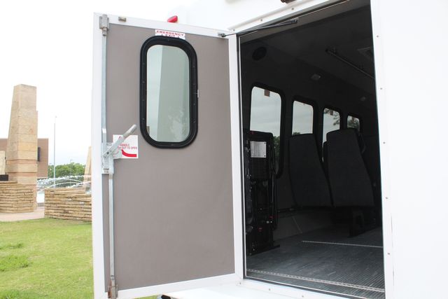 2017 Ford E450 15 Passenger Dimond Coach W/ Wheelchair Lift | Irving, Texas | Lonestar Automart Inc. 2017 Ford E450 15 Passenger Dimond Coach W/ Wheelchair Lift | Irving, Texas | Lonestar Automart Inc.