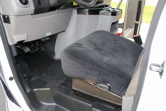 2017 Ford E450 15 Passenger Dimond Coach W/ Wheelchair Lift | Irving, Texas | Lonestar Automart Inc.