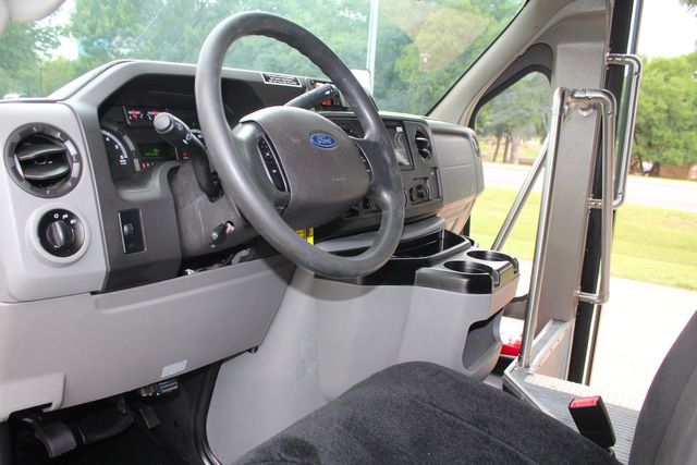 2017 Ford E450 15 Passenger Dimond Coach W/ Wheelchair Lift | Irving, Texas | Lonestar Automart Inc.