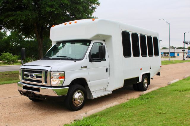 2017 Ford E450 15 Passenger Dimond Coach W/ Wheelchair Lift | Irving, Texas | Lonestar Automart Inc.
