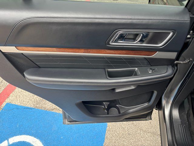 2017 Ford Explorer Platinum | San Antonio, TX | Clear Choice Automotive South 2017 Ford Explorer Platinum | San Antonio, TX | Clear Choice Automotive South