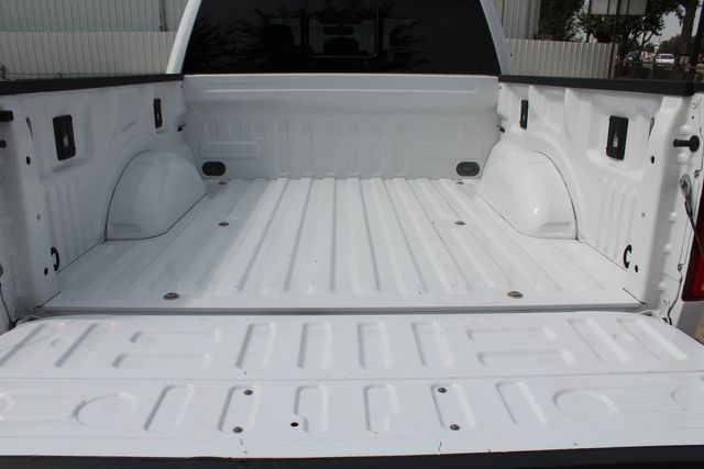 2017 Ford F-150 Crew Cab 4X4 XLT | Irving, Texas | Lonestar Automart Inc. 2017 Ford F-150 Crew Cab 4X4 XLT | Irving, Texas | Lonestar Automart Inc.