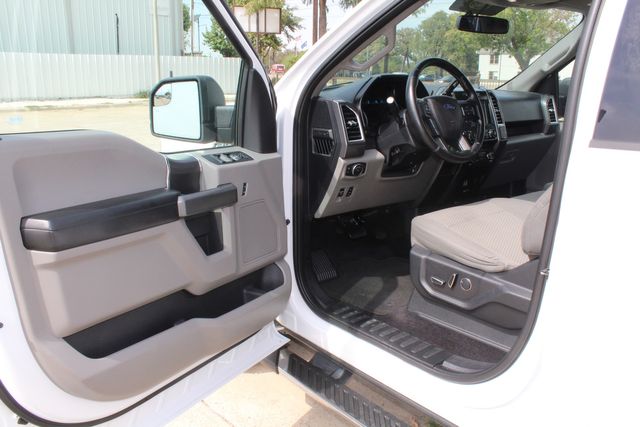 2017 Ford F-150 Crew Cab 4X4 XLT | Irving, Texas | Lonestar Automart Inc. 2017 Ford F-150 Crew Cab 4X4 XLT | Irving, Texas | Lonestar Automart Inc.