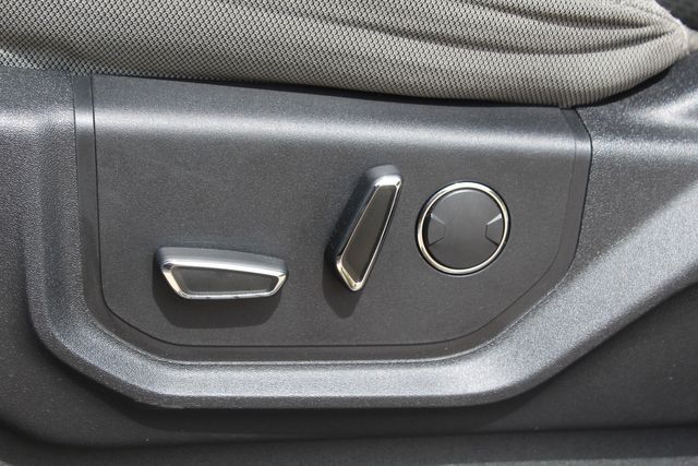 2017 Ford F-150 Crew Cab 4X4 XLT | Irving, Texas | Lonestar Automart Inc. 2017 Ford F-150 Crew Cab 4X4 XLT | Irving, Texas | Lonestar Automart Inc.