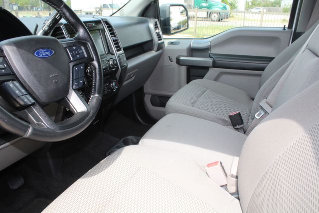 2017 Ford F-150 Crew Cab 4X4 XLT | Irving, Texas | Lonestar Automart Inc. 2017 Ford F-150 Crew Cab 4X4 XLT | Irving, Texas | Lonestar Automart Inc.