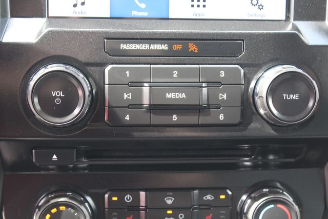 2017 Ford F-150 Crew Cab 4X4 XLT | Irving, Texas | Lonestar Automart Inc. 2017 Ford F-150 Crew Cab 4X4 XLT | Irving, Texas | Lonestar Automart Inc.