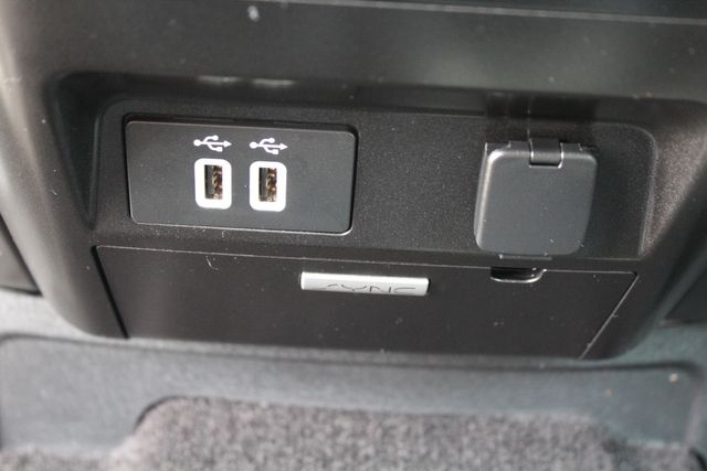 2017 Ford F-150 Crew Cab 4X4 XLT | Irving, Texas | Lonestar Automart Inc. 2017 Ford F-150 Crew Cab 4X4 XLT | Irving, Texas | Lonestar Automart Inc.