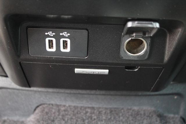 2017 Ford F-150 Crew Cab 4X4 XLT | Irving, Texas | Lonestar Automart Inc. 2017 Ford F-150 Crew Cab 4X4 XLT | Irving, Texas | Lonestar Automart Inc.