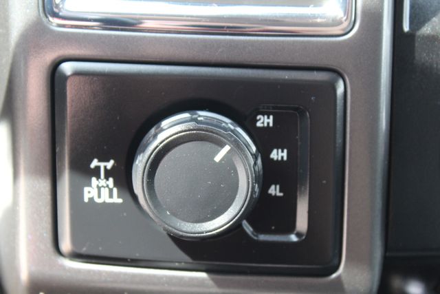 2017 Ford F-150 Crew Cab 4X4 XLT | Irving, Texas | Lonestar Automart Inc. 2017 Ford F-150 Crew Cab 4X4 XLT | Irving, Texas | Lonestar Automart Inc.