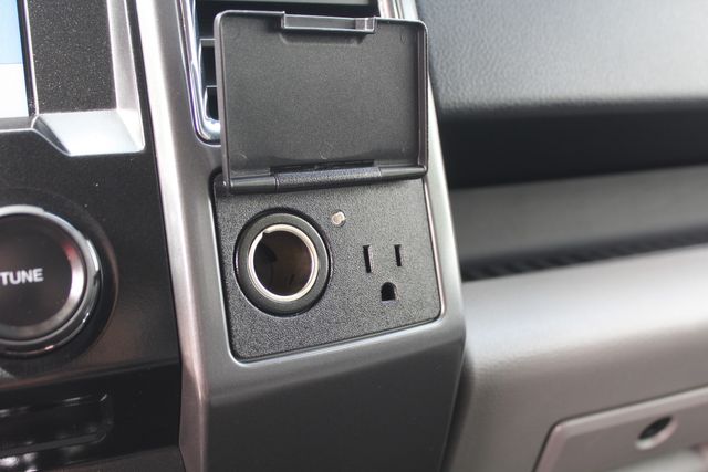 2017 Ford F-150 Crew Cab 4X4 XLT | Irving, Texas | Lonestar Automart Inc. 2017 Ford F-150 Crew Cab 4X4 XLT | Irving, Texas | Lonestar Automart Inc.