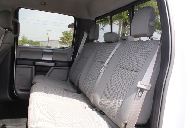 2017 Ford F-150 Crew Cab 4X4 XLT | Irving, Texas | Lonestar Automart Inc. 2017 Ford F-150 Crew Cab 4X4 XLT | Irving, Texas | Lonestar Automart Inc.