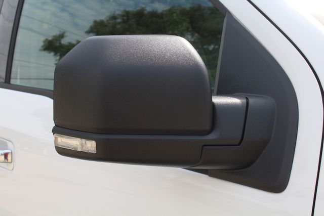 2017 Ford F-150 Crew Cab 4X4 XLT | Irving, Texas | Lonestar Automart Inc. 2017 Ford F-150 Crew Cab 4X4 XLT | Irving, Texas | Lonestar Automart Inc.