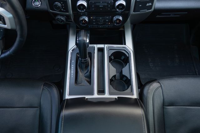 2017 Ford F-150 Lariat w/ 4x4, 5.0L V8, Heated & Cooled Seats