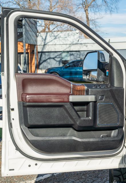 2017 Ford F-250 Super Duty Platinum FX4 / CLEAN CARFAX / LOADED W/ UPGRADES | Austin, TX | Rocky Mountain Truck Stop Austin