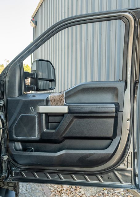 2017 Ford F-250 Super Duty Lariat CREW CAB FX4 4X4 / 6.7L DIESEL TEXAS OWNED | Austin, TX | Rocky Mountain Truck Stop Austin 2017 Ford F-250 Super Duty Lariat CREW CAB FX4 4X4 / 6.7L DIESEL TEXAS OWNED | Austin, TX | Rocky Mountain Truck Stop Austin