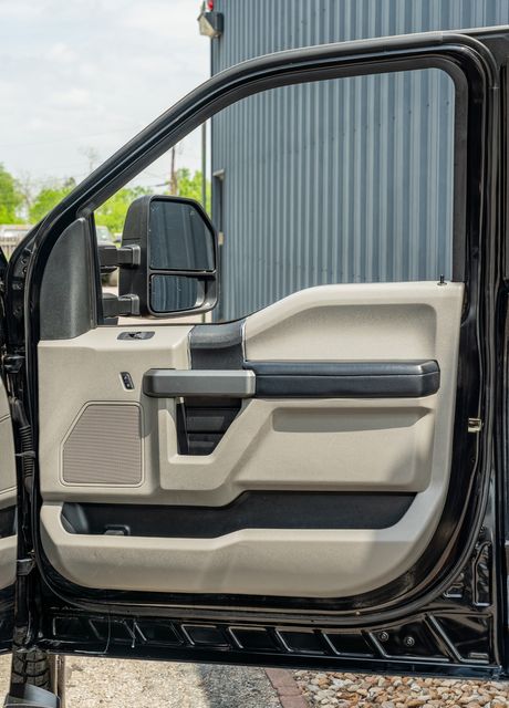 2017 Ford F-250 Super Duty XLT CREW CAB 4X4 / TX EDITION / LONG BED / DIESEL | Austin, TX | Rocky Mountain Truck Stop Austin