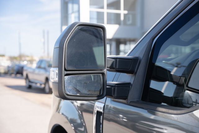 2017 Ford F-250 Super Duty Lariat CREW CAB FX4 W/ UPGRADES / CLEAN CARFAX | Austin, TX | Rocky Mountain Truck Stop Austin