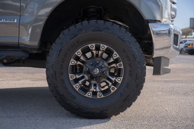 2017 Ford F-250 Super Duty Lariat CREW CAB FX4 W/ UPGRADES / CLEAN CARFAX | Austin, TX | Rocky Mountain Truck Stop Austin