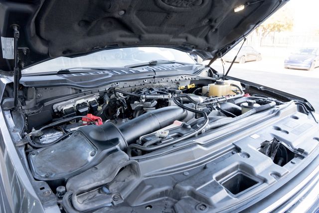 2017 Ford F-250 Super Duty Lariat CREW CAB FX4 W/ UPGRADES / CLEAN CARFAX | Austin, TX | Rocky Mountain Truck Stop Austin