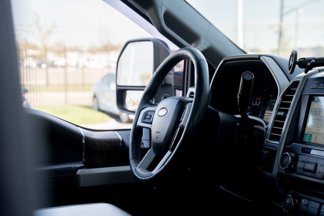 2017 Ford F-250 Super Duty Lariat CREW CAB FX4 W/ UPGRADES / CLEAN CARFAX | Austin, TX | Rocky Mountain Truck Stop Austin