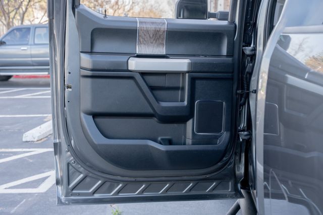 2017 Ford F-250 Super Duty Lariat CREW CAB FX4 W/ UPGRADES / CLEAN CARFAX | Austin, TX | Rocky Mountain Truck Stop Austin