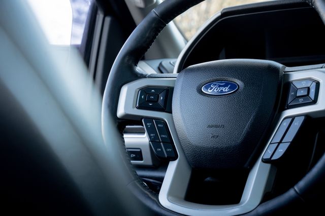 2017 Ford F-250 Super Duty Lariat CREW CAB FX4 W/ UPGRADES / CLEAN CARFAX | Austin, TX | Rocky Mountain Truck Stop Austin