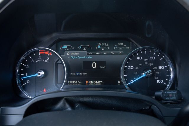 2017 Ford F-250 Super Duty Lariat CREW CAB FX4 W/ UPGRADES / CLEAN CARFAX | Austin, TX | Rocky Mountain Truck Stop Austin