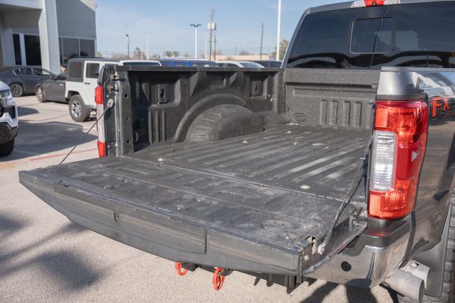 2017 Ford F-250 Super Duty Lariat CREW CAB FX4 W/ UPGRADES / CLEAN CARFAX | Austin, TX | Rocky Mountain Truck Stop Austin