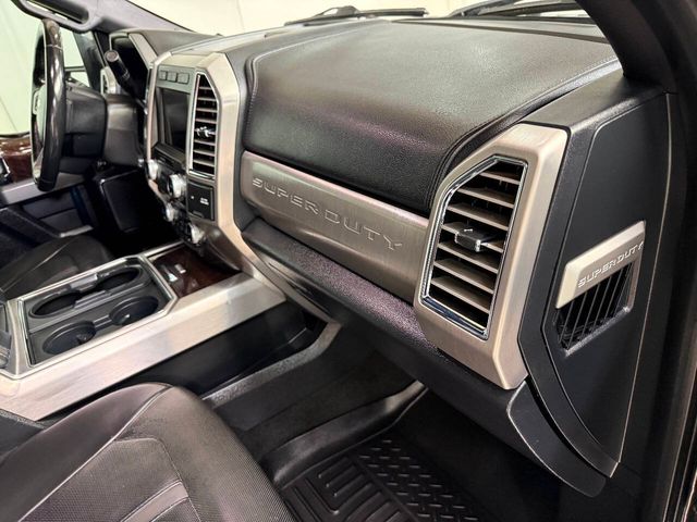 2017 Ford F-250 Super Duty Platinum 4x4 4dr Crew Cab 6.8 ft. SB Pickup | Houston, TX | Houston Auto Credit