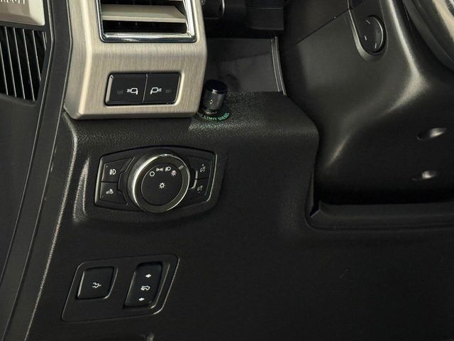 2017 Ford F-250 Super Duty Platinum 4x4 4dr Crew Cab 6.8 ft. SB Pickup | Houston, TX | Houston Auto Credit