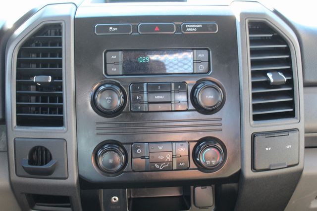 2017 Ford F-250 Super Duty Utility Service Truck W/Power Lift Gate | Irving, Texas | Lonestar Automart Inc. 2017 Ford F-250 Super Duty Utility Service Truck W/Power Lift Gate | Irving, Texas | Lonestar Automart Inc.