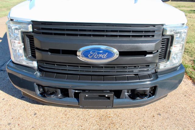 2017 Ford F-250 Super Duty Utility Service Truck W/Power Lift Gate | Irving, Texas | Lonestar Automart Inc. 2017 Ford F-250 Super Duty Utility Service Truck W/Power Lift Gate | Irving, Texas | Lonestar Automart Inc.