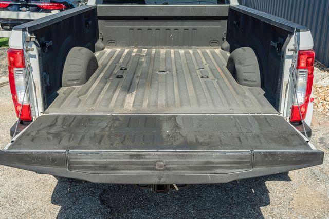 2017 Ford F-350 Super Duty Lariat ULTIMATE CREW CAB 4X4 / 6.7L / ONE TX OWNER | Austin, TX | Rocky Mountain Truck Stop Austin