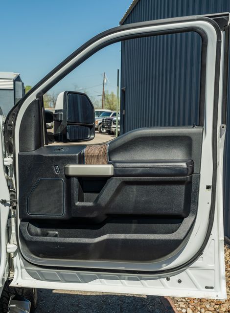 2017 Ford F-350 Super Duty Lariat ULTIMATE CREW CAB 4X4 / 6.7L / ONE TX OWNER | Austin, TX | Rocky Mountain Truck Stop Austin