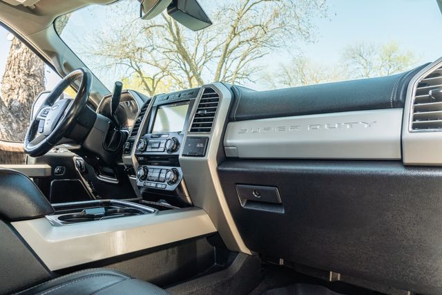 2017 Ford F-350 Super Duty Lariat ULTIMATE CREW CAB 4X4 / 6.7L / ONE TX OWNER | Austin, TX | Rocky Mountain Truck Stop Austin